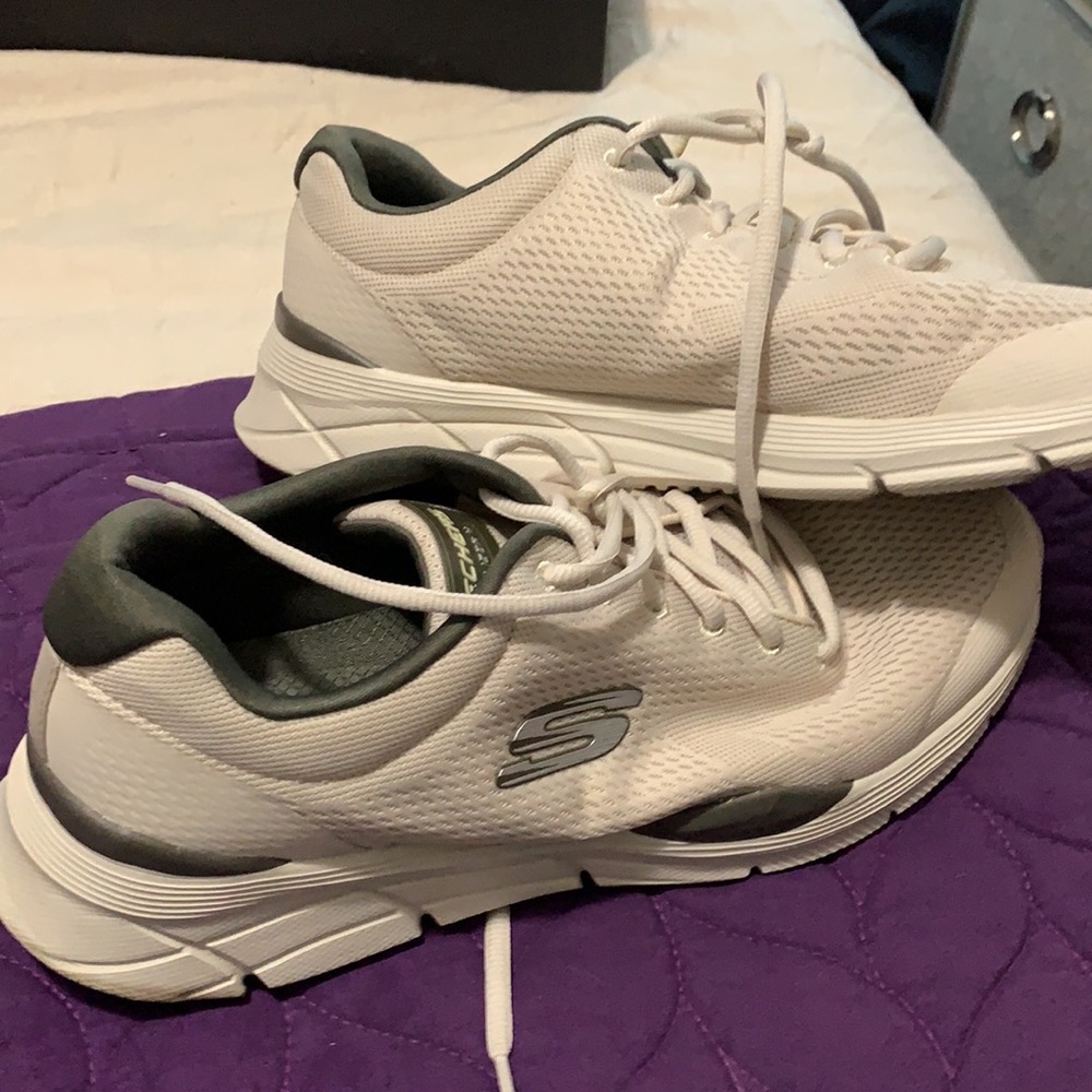 Men’s sketchers size 10.5 great condition